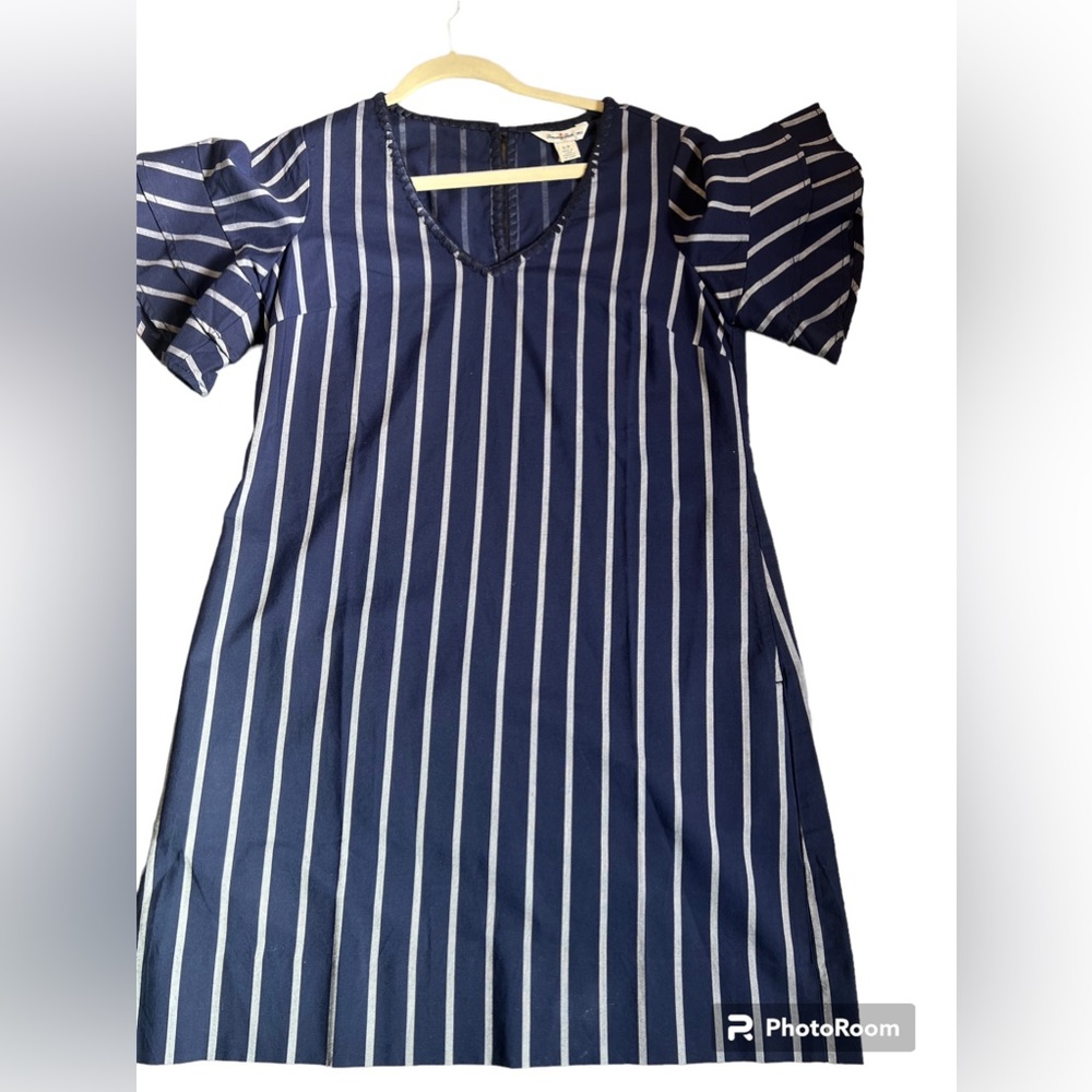 TOMMY BAHAMA Vista Stripe
Flutter Tiered Sleeve Shift Dress Size Small NWOT